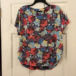 Nally & Millie Multicolor Floral Short (Cap) Sleeve Top size Medium